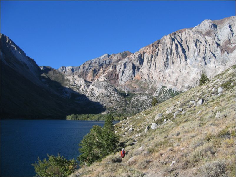 2005-09-10 Morrison (40) hiking on North Side of Convict Lake